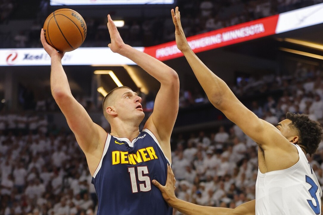 包含明尼苏达森林狼发布备战花絮，今夜官宣签约，NBA常规赛任务艰巨，年轻球员得到机会的词条